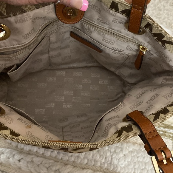 Michael Kors Bucket Bag - Picture 3 of 3